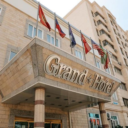 בישקק Grand Hotel מראה חיצוני תמונה