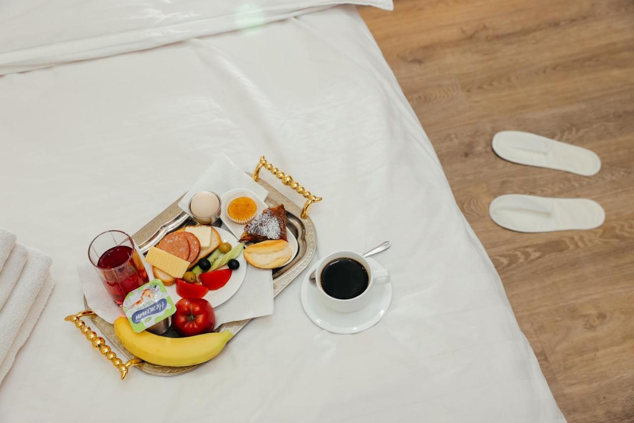 בישקק Grand Hotel מראה חיצוני תמונה