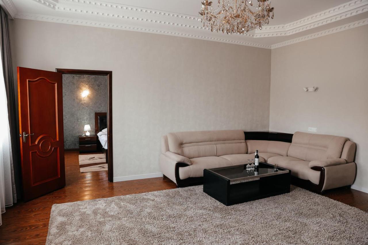 בישקק Grand Hotel מראה חיצוני תמונה