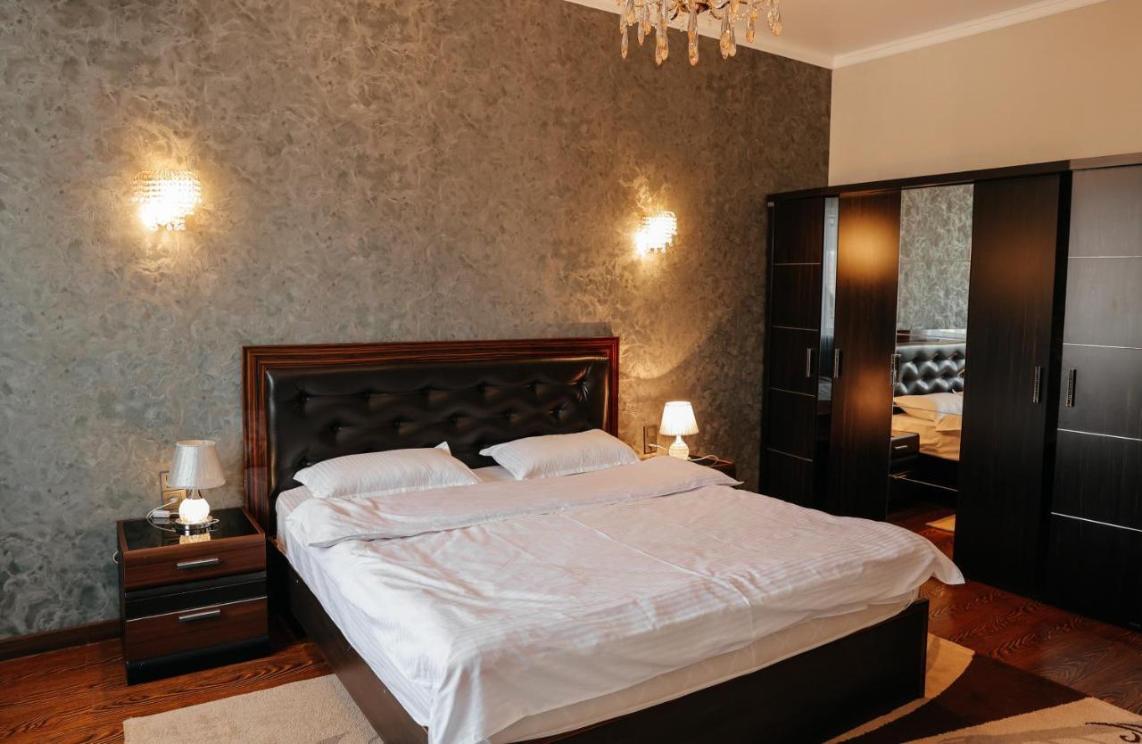 בישקק Grand Hotel מראה חיצוני תמונה