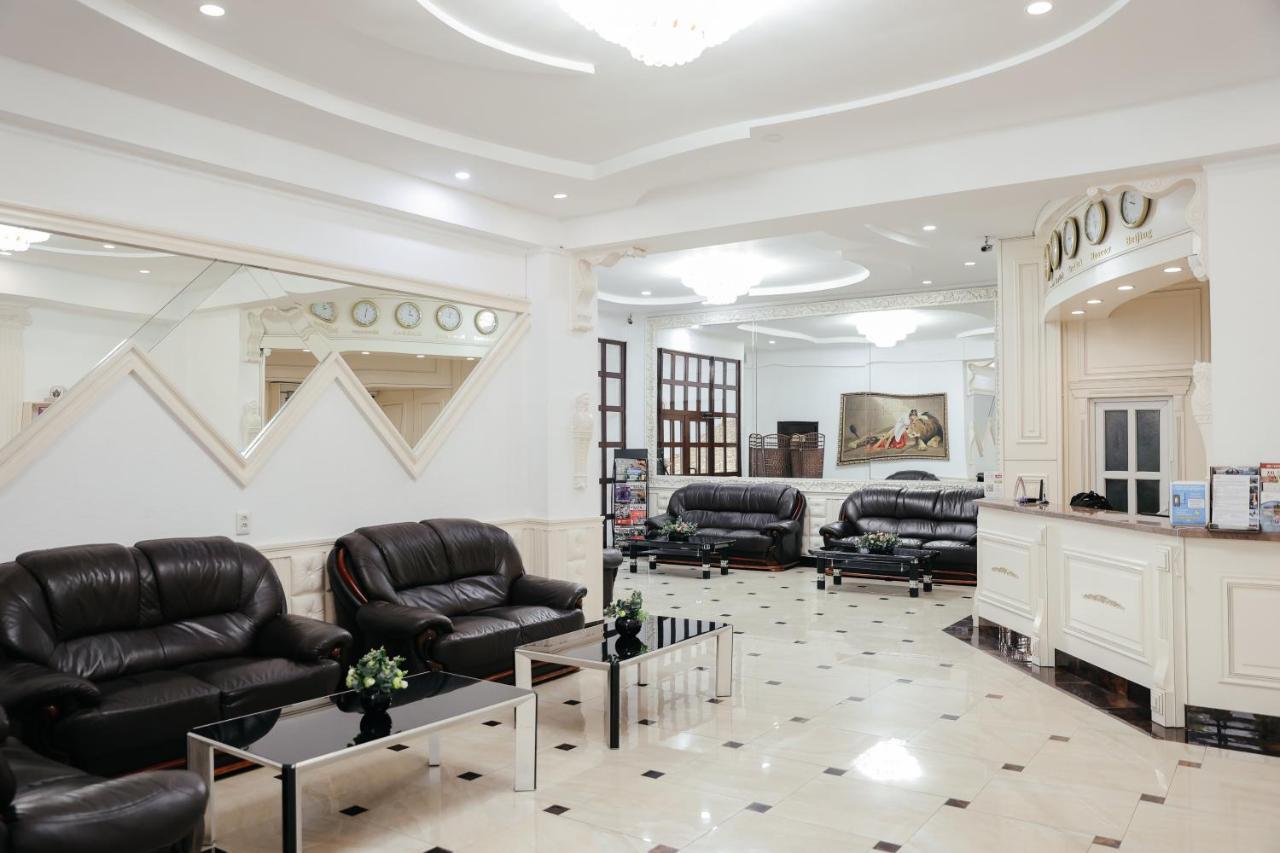 בישקק Grand Hotel מראה חיצוני תמונה