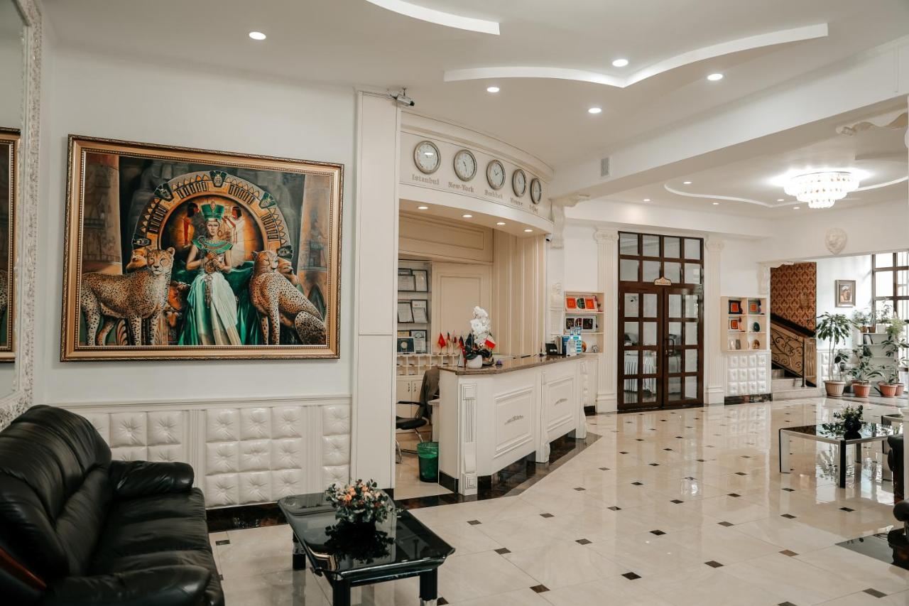 בישקק Grand Hotel מראה חיצוני תמונה
