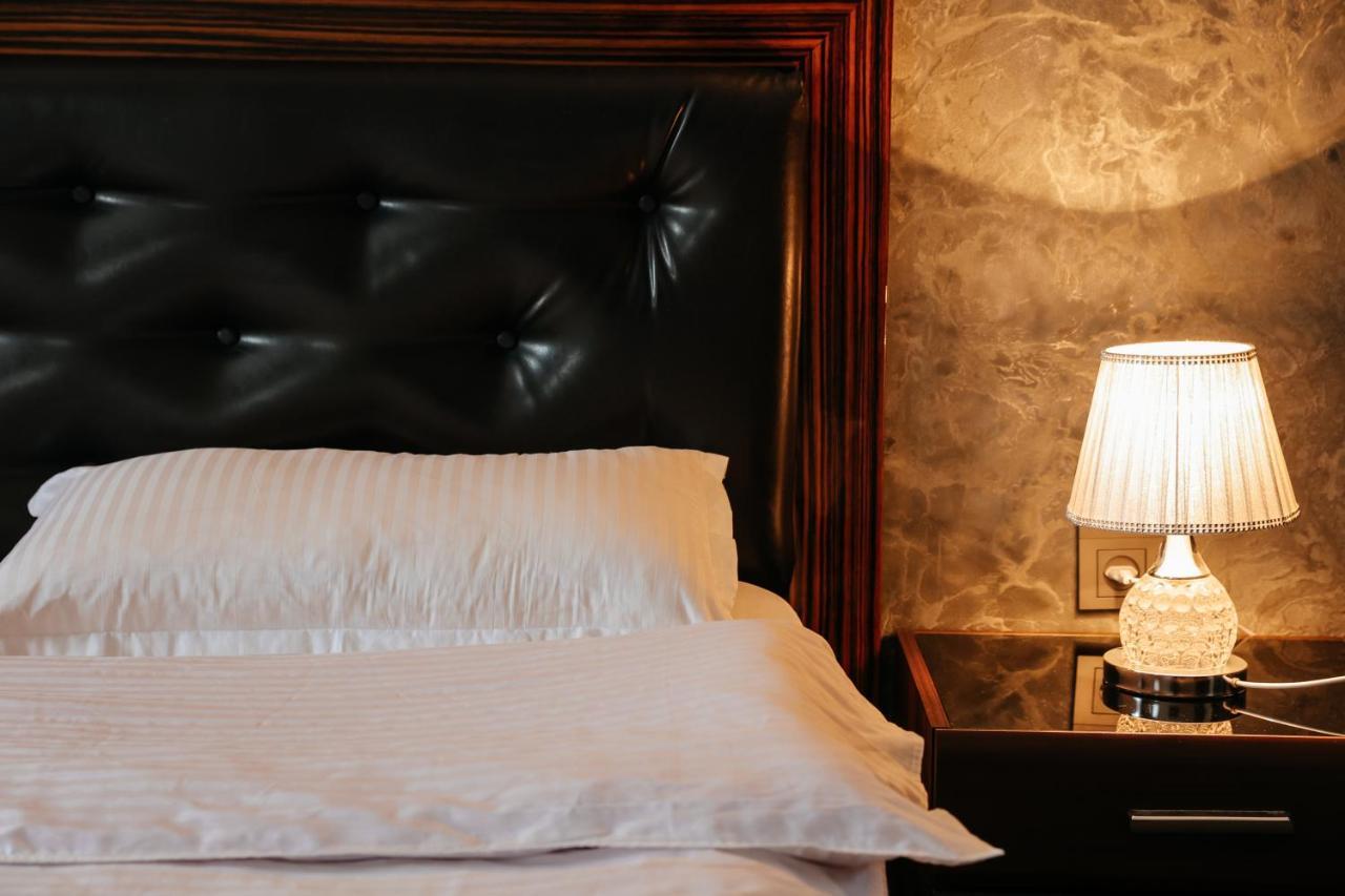 בישקק Grand Hotel מראה חיצוני תמונה