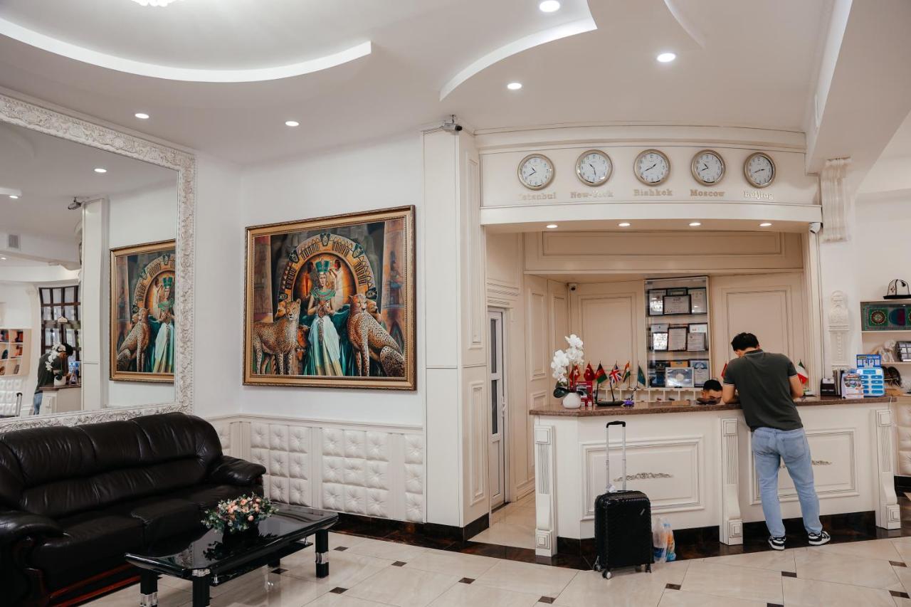 בישקק Grand Hotel מראה חיצוני תמונה