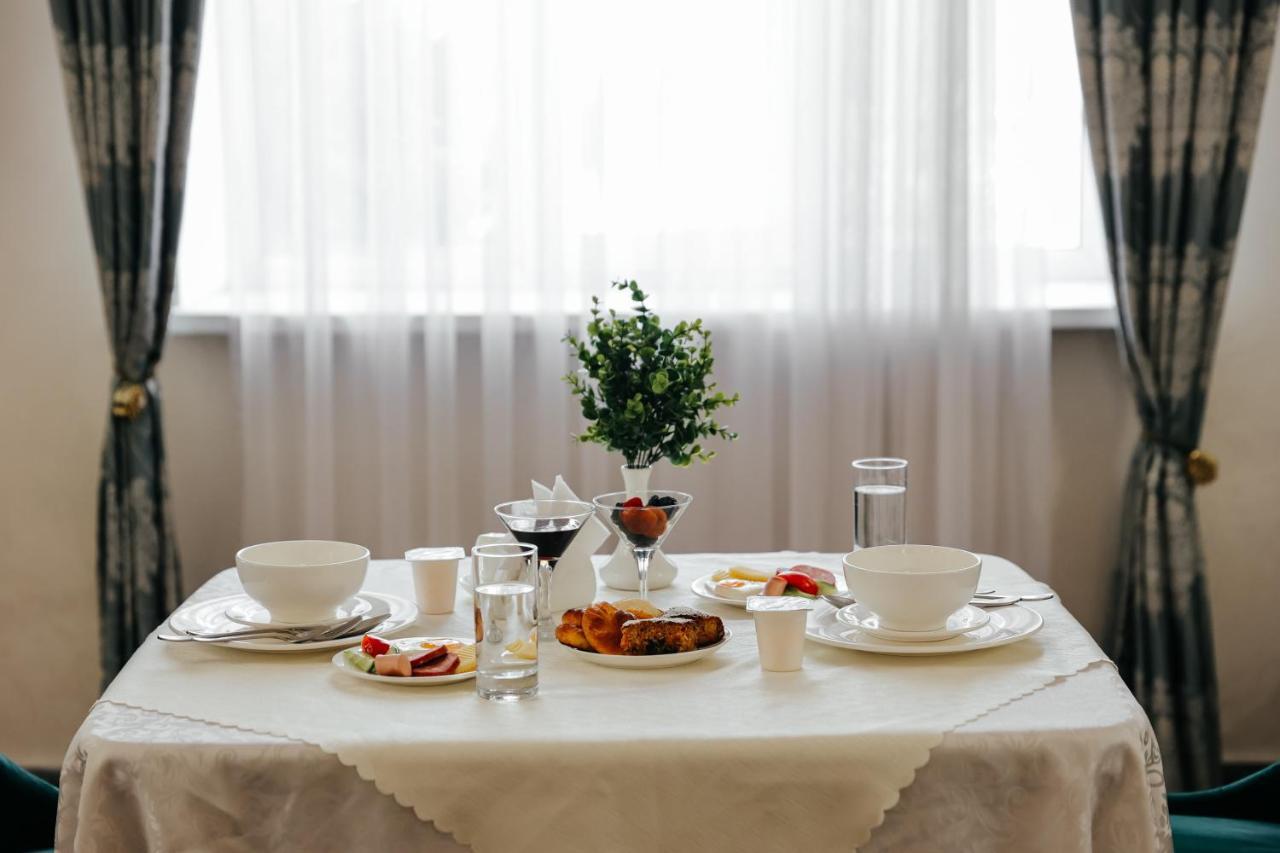 בישקק Grand Hotel מראה חיצוני תמונה