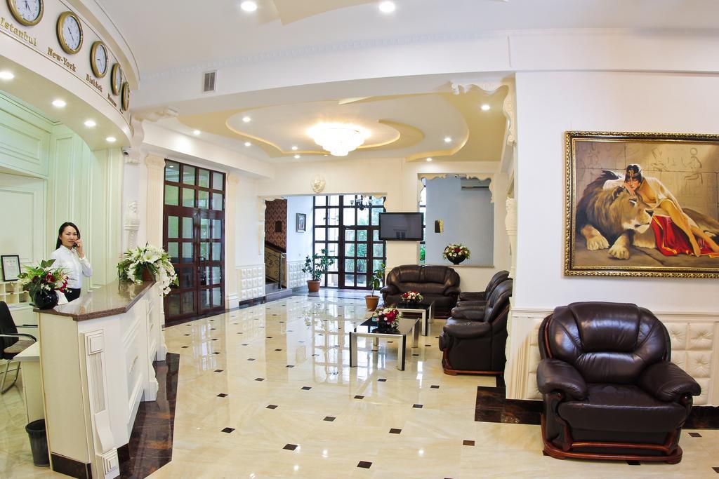 בישקק Grand Hotel מראה חיצוני תמונה