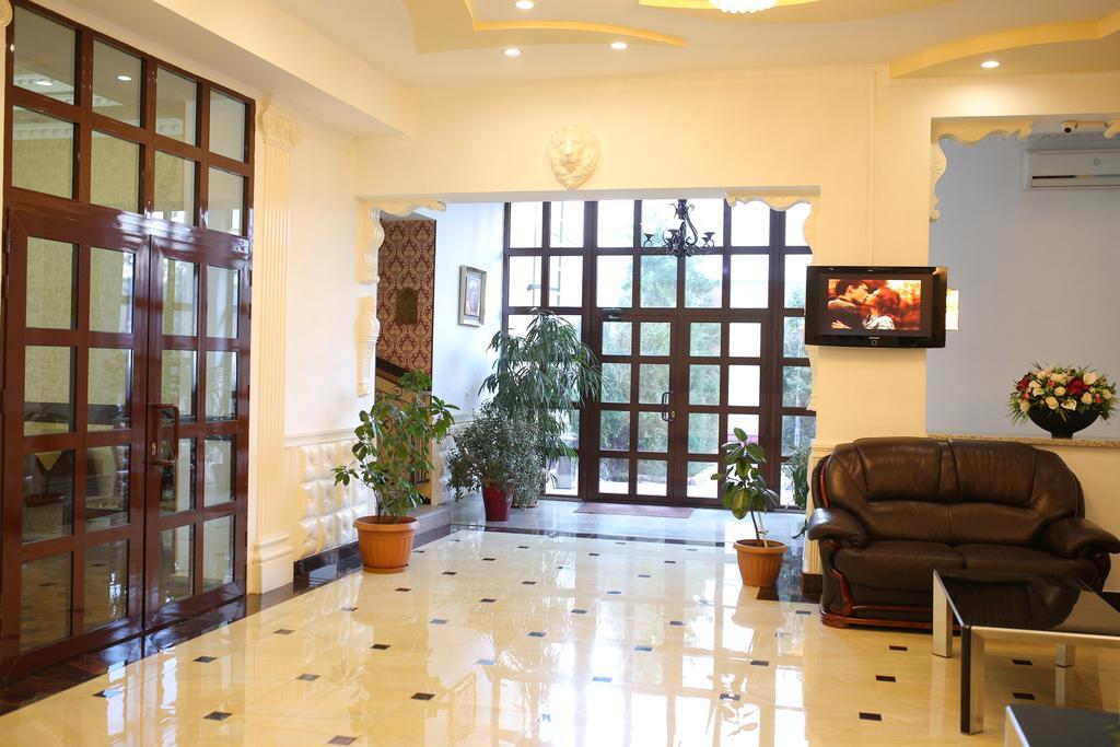 בישקק Grand Hotel מראה חיצוני תמונה