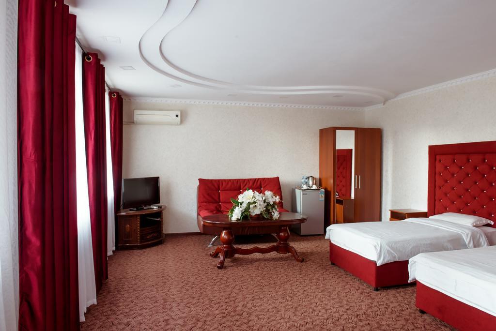 בישקק Grand Hotel מראה חיצוני תמונה