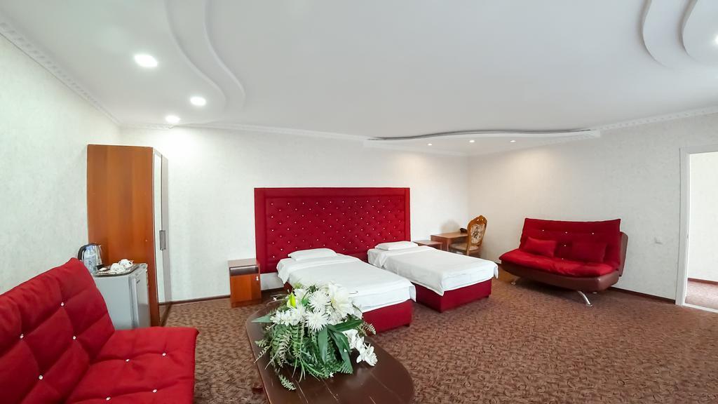 בישקק Grand Hotel מראה חיצוני תמונה