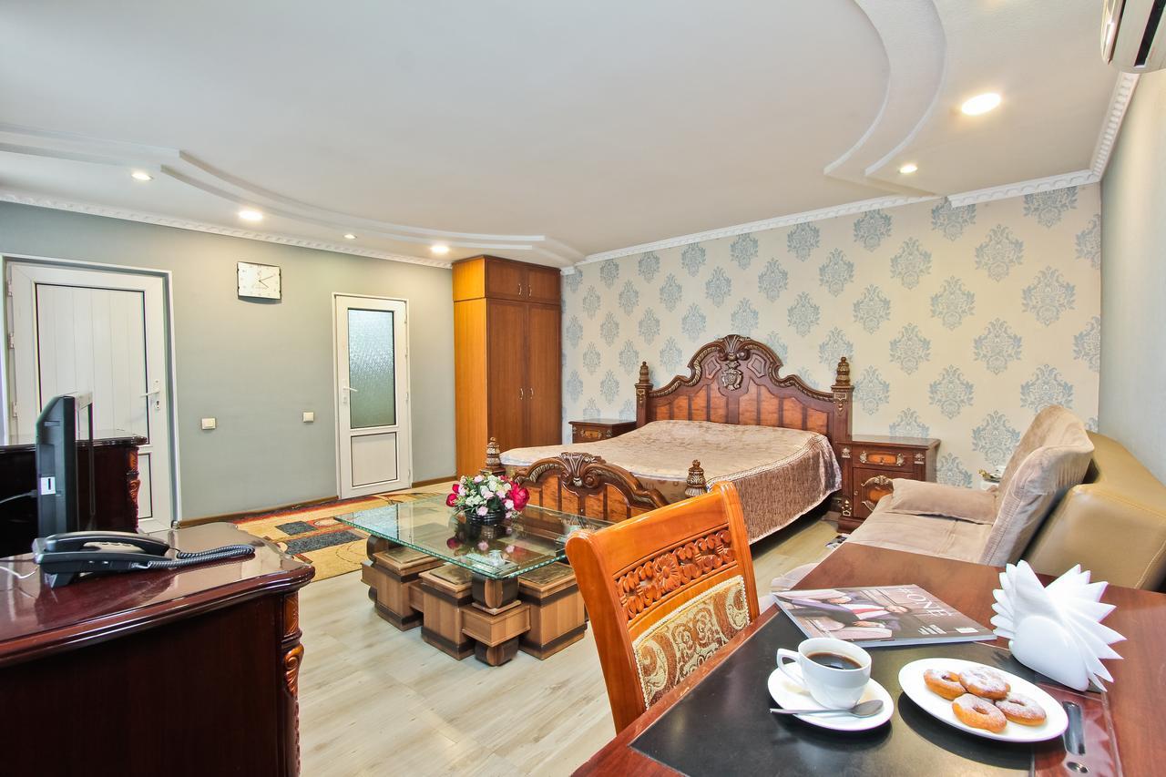 בישקק Grand Hotel מראה חיצוני תמונה