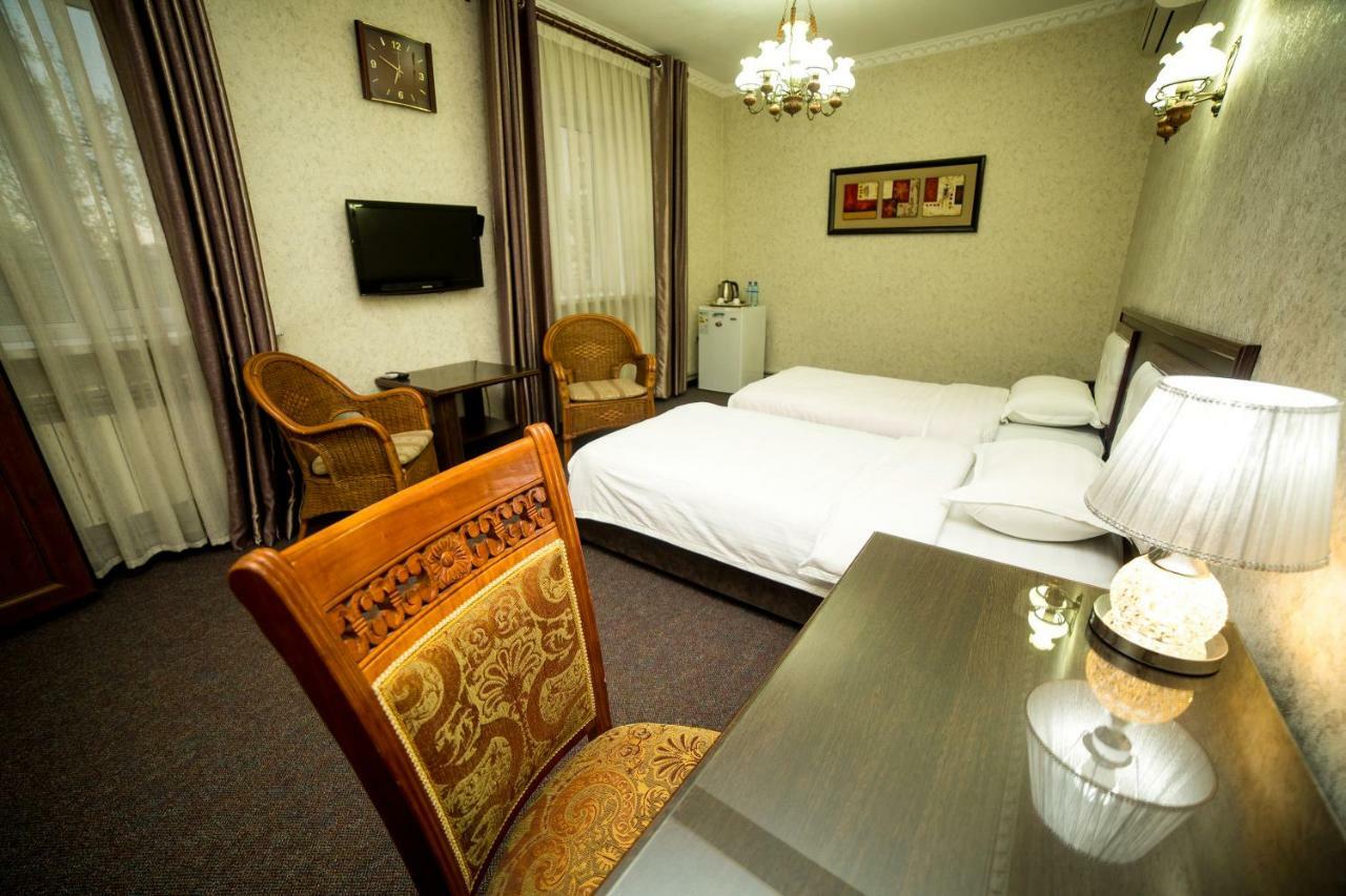 בישקק Grand Hotel מראה חיצוני תמונה